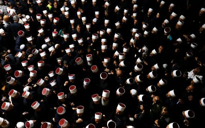 People surround Syrian Druze clerics upon their arrival at the tomb of Nabi Shuaib in northern Israel on March 14, 2025 (Jalaa MAREY / AFP)