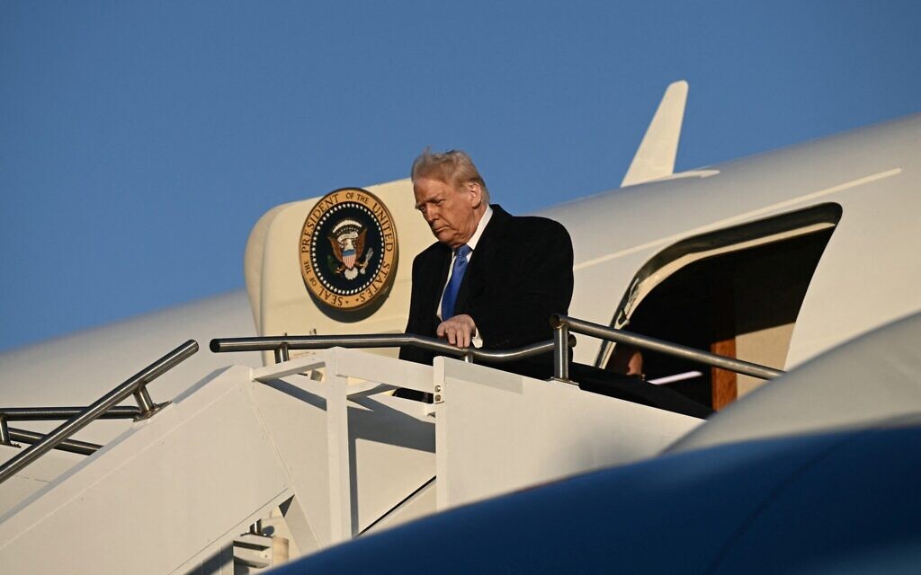 US President Donald Trump steps off Air Force One upon arrival at Morristown Municipal Airport in Morristown, New Jersey, on March 22, 2025. (Brendan SMIALOWSKI / AFP)