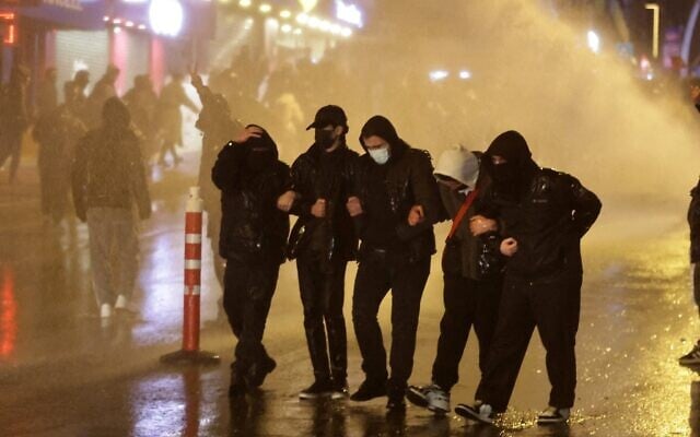 Protesters clash with Turkish anti-riot police as they use tear gas and water cannons during a demonstration following the arrest of Istanbul's mayor, in Ankara on March 21, 2025. (Adem ALTAN / AFP) Protesters clash with Turkish anti-riot police as they use tear gas and water cannons during a demonstration following the arrest of Istanbul's mayor, in Ankara on March 21, 2025. (Adem ALTAN / AFP)