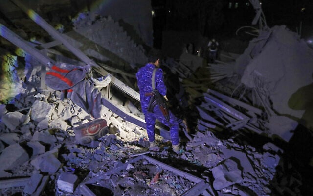 A fighter inspects the damage at a site of a reported US strike in Houthi-held Sanaa, Yemen late on March 23, 2025. (Mohammed HUWAIS / AFP) A fighter inspects the damage at a site of a reported US strike in Houthi-held Sanaa, Yemen late on March 23, 2025. (Mohammed HUWAIS / AFP)