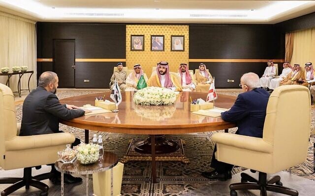 A meeting between Saudi Arabia's Defence Minister Khaled bin Salman (C), Syria's Defence Minister Murhaf Abu Qasra (L) and Lebanon's Defence Minister Michel Menassa, in Jeddah, Saudi Arabia, March 27, 2025. (SPA / AFP) A meeting between Saudi Arabia's Defence Minister Khaled bin Salman (C), Syria's Defence Minister Murhaf Abu Qasra (L) and Lebanon's Defence Minister Michel Menassa, in Jeddah, Saudi Arabia, March 27, 2025. (SPA / AFP)
