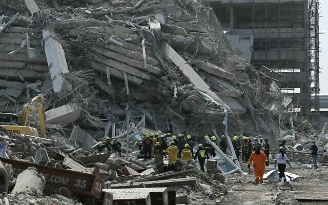 Rescue teams are seen at a construction site where a building collapsed in Bangkok, Thailand, on March 28, 2025, after an earthquake. (Lillian Suwanrumpha / AFP) Rescue teams are seen at a construction site where a building collapsed in Bangkok, Thailand, on March 28, 2025, after an earthquake. (Lillian Suwanrumpha / AFP)