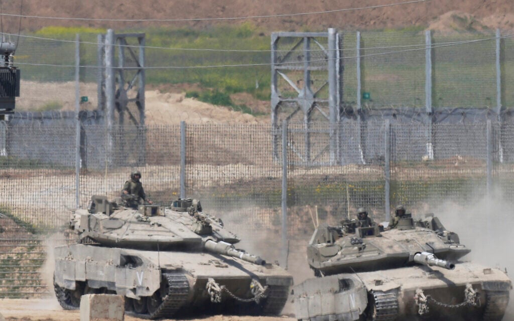 Israeli tank maneuver on the border with northern Gaza Strip as seen from southern Israel, Tuesday, March 18, 2025. (AP/Ohad Zwigenberg)