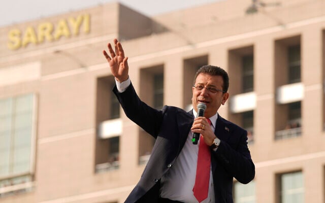 Istanbul's Mayor Ekrem Imamoglu addresses his supporters in front of the Istanbul courthouse, in Istanbul, Turkey, January 31, 2025. (AP Photo/Emrah Gurel) Istanbul's Mayor Ekrem Imamoglu addresses his supporters in front of the Istanbul courthouse, in Istanbul, Turkey, January 31, 2025. (AP Photo/Emrah Gurel)