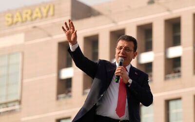 Istanbul's Mayor Ekrem Imamoglu addresses his supporters in front of the Istanbul courthouse, in Istanbul, Turkey, January 31, 2025. (AP Photo/Emrah Gurel)