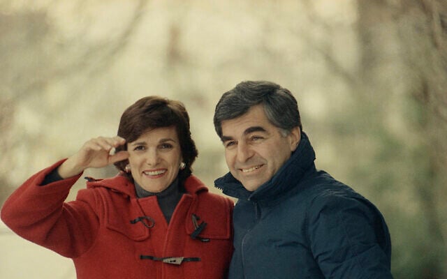 Kitty Dukakis, left, and Massachusetts Gov. Michael S. Dukakis outside their home in Brookline, Massachusetts, March 7, 1989. (AP/David Tenenbaum) Kitty Dukakis, left, and Massachusetts Gov. Michael S. Dukakis outside their home in Brookline, Massachusetts, March 7, 1989. (AP/David Tenenbaum)
