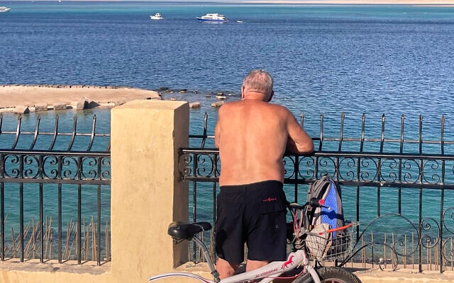 A tourist watches search operations in the area where a tourist submarine sank in the popular Egyptian Red Sea destination of Hurghada, Egypt, March 27, 2025. (AP) A tourist watches search operations in the area where a tourist submarine sank in the popular Egyptian Red Sea destination of Hurghada, Egypt, March 27, 2025. (AP)