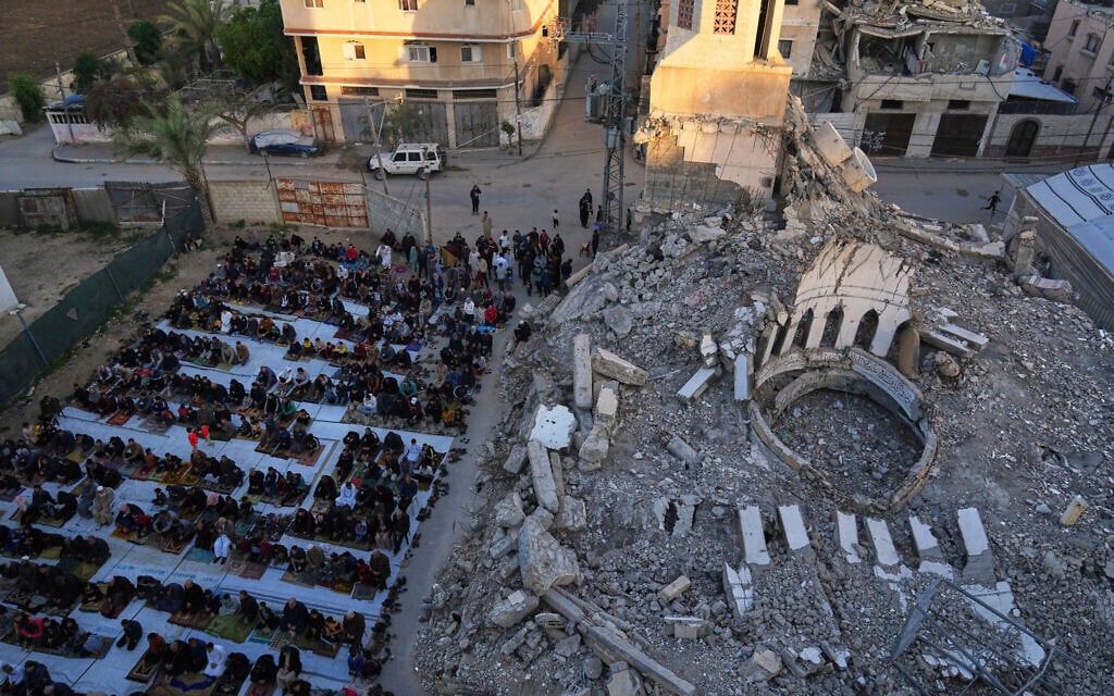 Palestinians attend Eid al-Fitr prayer in Deir al-Balah, Gaza Strip, March 30, 2025. (AP Photo/Abdel Kareem Hana)