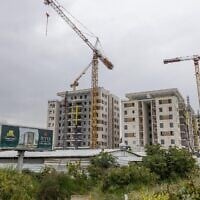 Construction in the central town of Gedera, February 24, 2025. (Yossi Aloni/ FLASH90)
