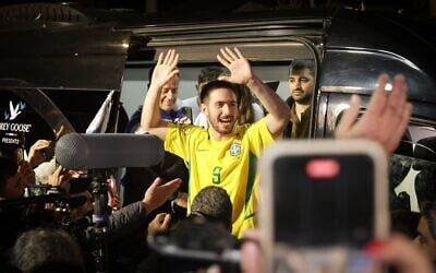Released hostage Omer Shem Tov returning to his home in Herzliya, March 1, 2025. (Tal Gal/Flash90)