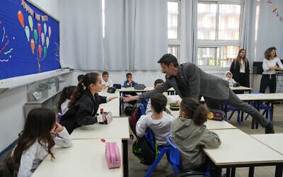 Mayor Avichai Stern visits kids at a school in the northern Israeli city of Kiryat Shmona, as schools reopened for students evacuated durting the war with Hezbollah, March 9, 2025. (Ayal Margolin/Flash90)