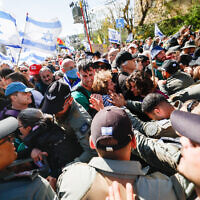 Israelis attending a protest march against the government of Prime Minister Benjamin Netanyahu clash with police in Jerusalem, March 19, 2025. (Yonatan Sindel/Flash90)