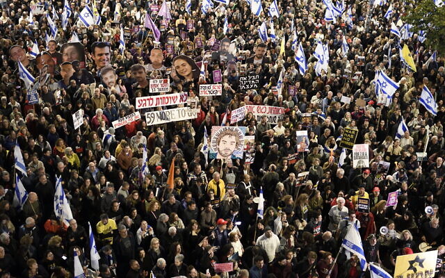Israelis protest, calling for a deal to secure the release of hostages held captive in Gaza, on March 22, 2025, in Tel Aviv. (Gili Yaari /FLASH90)