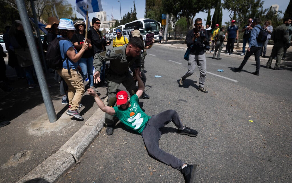 Police clash with demonstrators during a protest against the government outside the Knesset, the Israeli parliament in Jerusalem, March 25, 2025. (Chaim Goldberg/Flash90)