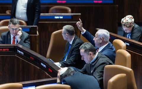 Prime Minister Benjamin Netanyahu and ministers seen at the assembly hall of the Knesset during a vote on a bill to remake Israel's Judicial selection committee, March 27, 2025 (Chaim Goldberg/Flash90)