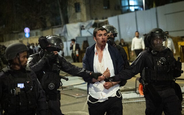 Ultra-Orthodox Jews clash with police after a rally against the drafting of Haredi youth to the IDF, in Jerusalem, March 27, 2025.(Chaim Goldberg/Flash90)