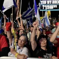 People take part in a rally against Prime Minister Benjamin Netanyahu and his government at Habima Square, March 27, 2025. (Tomer Neuberg/Flash90)