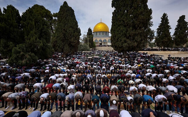 People attend the last Friday prayers of the Muslim holy month of Ramadan, at the Al-Aqsa mosque compound in Jerusalem's Old City, March 28, 2025. (Jamal Awad/ Flash90) People attend the last Friday prayers of the Muslim holy month of Ramadan, at the Al-Aqsa mosque compound in Jerusalem's Old City, March 28, 2025. (Jamal Awad/ Flash90)