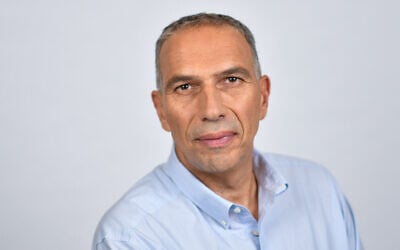 Portrait of former naval chief Vice Adm. (res.) Eli Sharvit at his home in central Israel, January 19, 2024. (Israel Hadari/Flash90)
