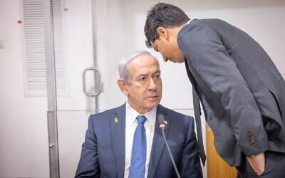 Prime Minister Benjamin Netanyahu speaks with his lawyer Amit Hadad (R) at a hearing in his corruption trial at the Tel Aviv District Court, March 31, 2025 (Miriam Alster/Flash90)