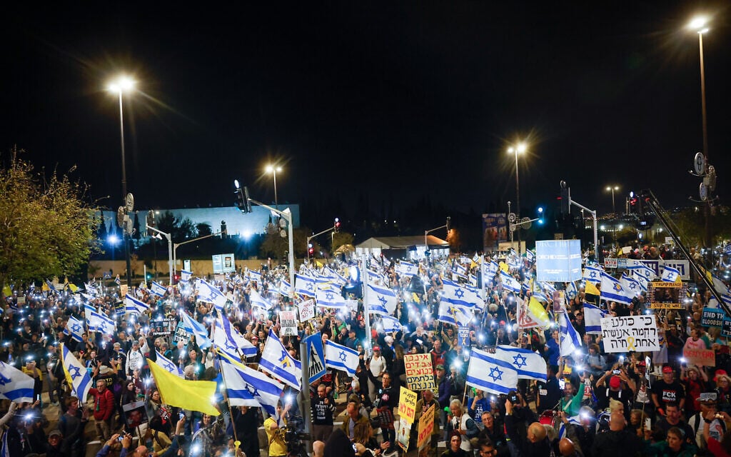 Israelis protest against Prime Minister Benjamin Netanyahu and his government, calling for a deal to free the hostages near the Knesset in Jerusalem, March 31, 2025.(Yonatan Sindel/Flash90)