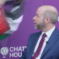 UK Business and Trade Minister Jonathan Reynolds is interrupted by a pro-Palestinian, anti-Israel protester during an event at the Chatham House think tank in London, Great Britain, March 27, 2025. (Screen capture: Sky News)