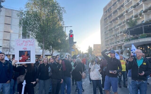 Protesters at Jerusalem’s Paris Square on March 19, 2025. (Jessica Steinberg/Times of Israel)