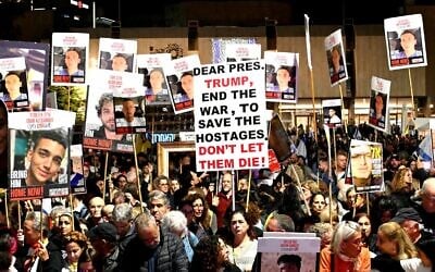 Demonstrators demanding the return of hostages held by Hamas in Gaza rally in Hostage Square, Tel Aviv, March 8, 2025. (Paulina Patimer/Pro-Democracy Protest Movement)