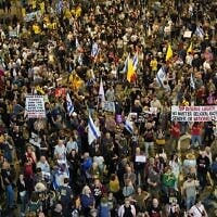Crowds gather at the Begin Gate of the IDF's Kirya HQ in Tel Aviv calling for the immediate release of all hostages held by Hamas in Gaza. (Dana Reany / Pro-Democracy Protest Movement)