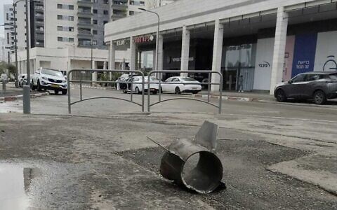 Part of a rocket in Rishon Lezion after Hamas fired rockets at central Israel on March 20, 2025 (used in accordance with Clause 27a of the Copyright Law)