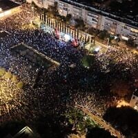 Anti-government protesters rally at Habima Square in Tel Aviv, March 22, 2025. (Amir Goldstein / Pro-Democracy Protest Movement)