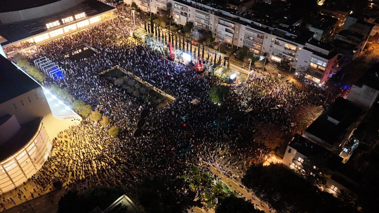 Over 100,000 Israelis Protest Gaza War Resumption, Shin Bet Dismissal