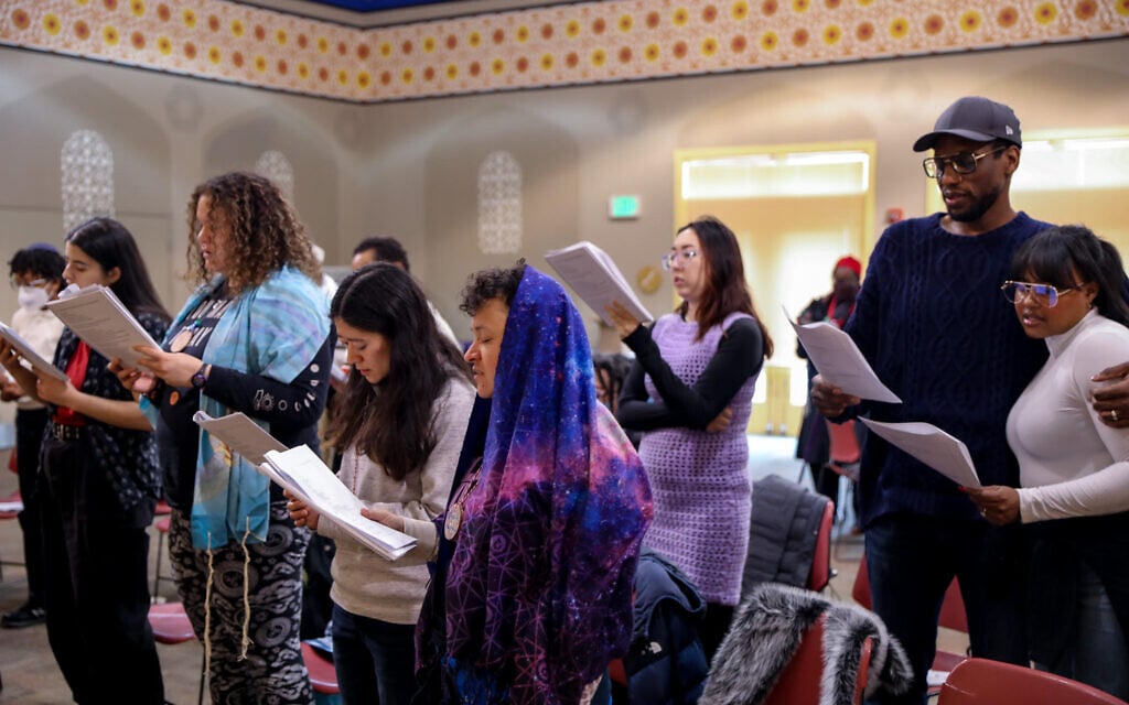 Shabbat services at the 2025 Keshet Shabbaton for LGBTQ+ Jews of Color (Courtesy/Keshet)
