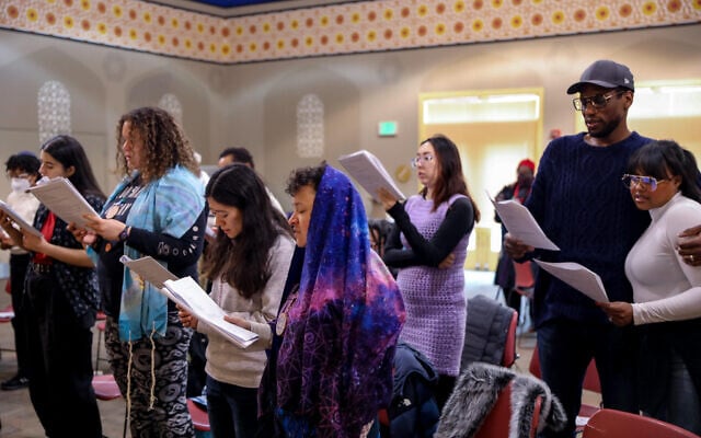 Shabbat services at the 2025 Keshet Shabbaton for LGBTQ+ Jews of Color (Courtesy/Keshet)