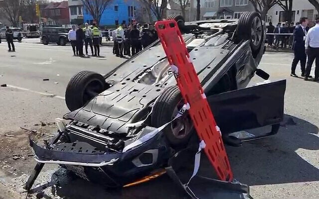 A flipped Audi pictured at the scene of a deadly collision in south Brooklyn on March 29, 2025 (X screenshot, used in accordance with clause 27a of the copyright law)