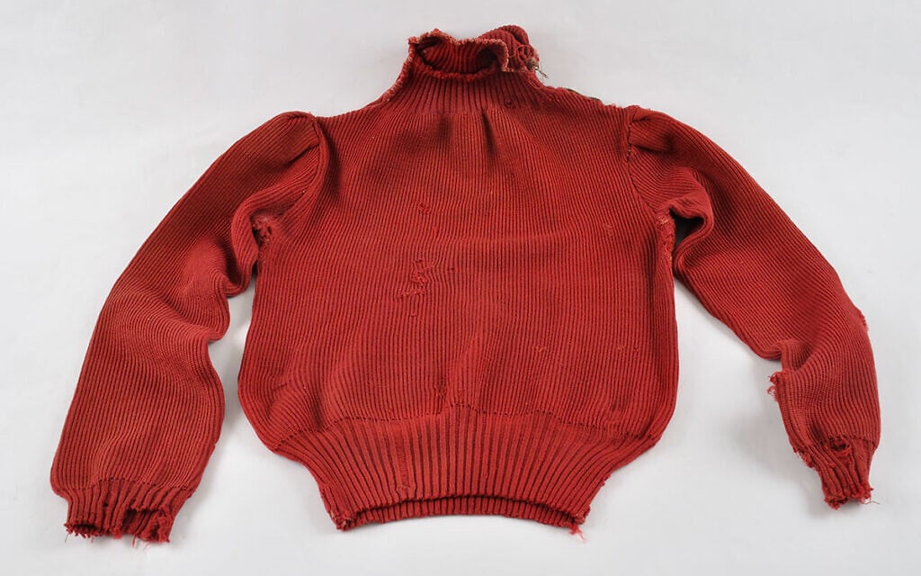 Sweater that Chana Zumerkorn from Lodz gave to her brother Joseph when they parted during the Holocaust (Yad Vashem Artifacts Collection, Gift of  Joseph Zumerkorn, 11735)