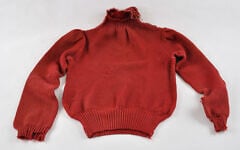 Sweater that Chana Zumerkorn from Lodz gave to her brother Joseph when they parted during the Holocaust (Yad Vashem Artifacts Collection, Gift of  Joseph Zumerkorn, 11735)
