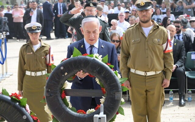 Prime Minister Benjamin Netanyahu, center, lays a wreath during a Holocaust Remembrance Day ceremony at Yad Vashem in Jerusalem, April 24, 2025. (Amos Ben Gershom/GPO)