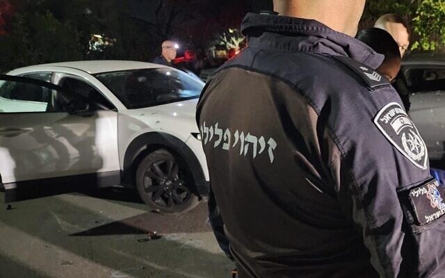 Police officers at the scene of a deadly shootout with organized crime suspects in the northern Arab Israeli village of Iksal, April 26, 2025. (Israel Police)