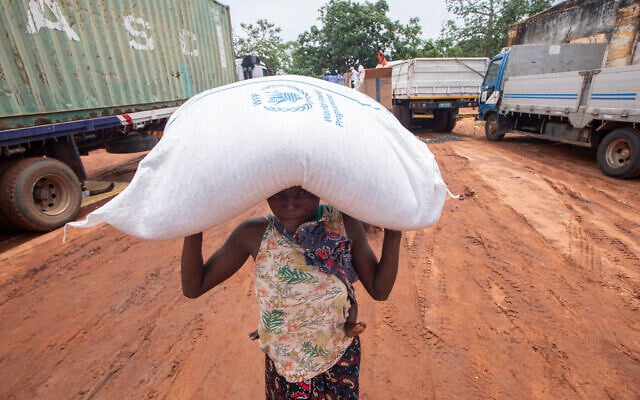 A woman carries a bag of food aid distributed by the World Food Program (WFP) to displaced people from the province of Cabo Delgado, in the town of Namapa, Erati district of Nampula, Mozambique on February 27, 2024. (Alfredo Zuniga / AFP) A woman carries a bag of food aid distributed by the World Food Program (WFP) to displaced people from the province of Cabo Delgado, in the town of Namapa, Erati district of Nampula, Mozambique on February 27, 2024. (Alfredo Zuniga / AFP)