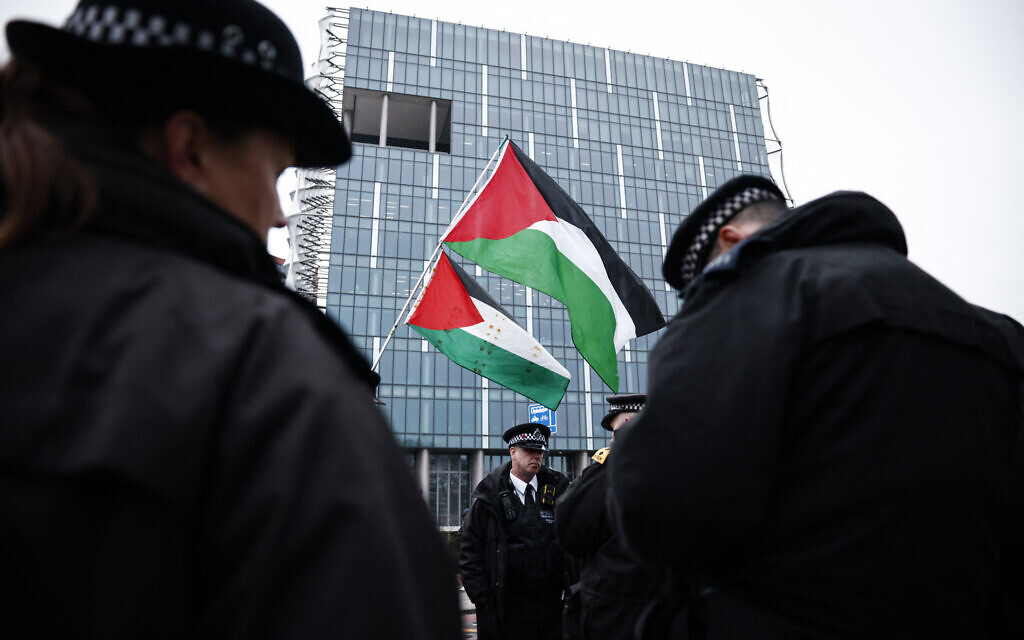 London cop who worked in hate crimes unit sacked for antisemitic posts after Oct. 7