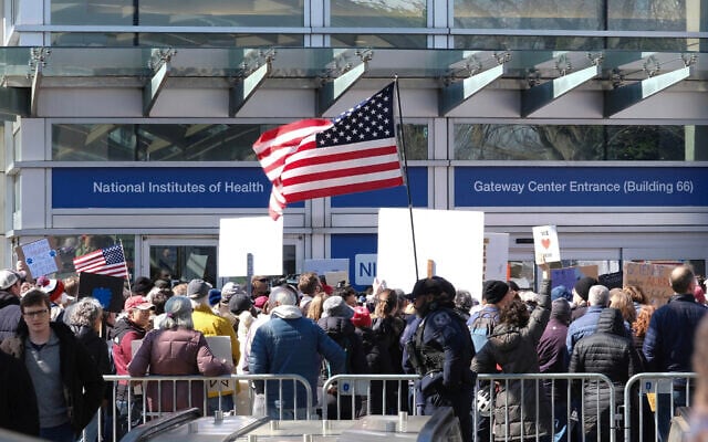 Demonstrators protest funding cuts outside of the National Institutes of Health (NIH) in Bethesda, Maryland, on March 8, 2025. (Michael Mathes / AFP) Demonstrators protest funding cuts outside of the National Institutes of Health (NIH) in Bethesda, Maryland, on March 8, 2025. (Michael Mathes / AFP)