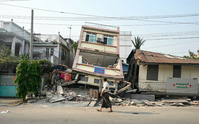 A man walks past a collapsed building in Mandalay on April 1, 2025, a few days after the deadly Myanmar earthquake.  (Sai Aung MAIN / AFP)