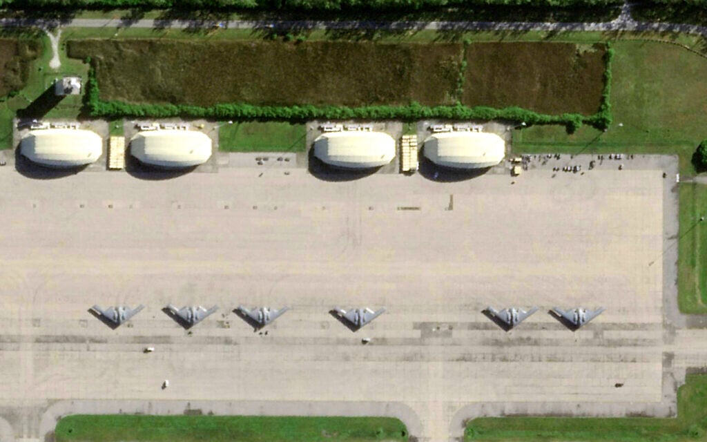 This satellite image released and taken on April 2, 2025 by Planet Labs PBC shows six American B-2 bomber planes on the tarmac of Mauritius' US military base on Diego Garcia island. ( Handout / Planet Labs / AFP) This satellite image released and taken on April 2, 2025 by Planet Labs PBC shows six American B-2 bomber planes on the tarmac of Mauritius' US military base on Diego Garcia island. ( Handout / Planet Labs / AFP)