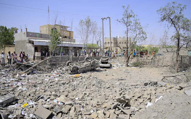 People assess the damage following reported overnight strikes that Huthi rebels said hit the Water Management building in Mansouriya in Yemen's Hodeida governorate, on April 2, 2025. (AFP) People assess the damage following reported overnight strikes that Huthi rebels said hit the Water Management building in Mansouriya in Yemen's Hodeida governorate, on April 2, 2025. (AFP)
