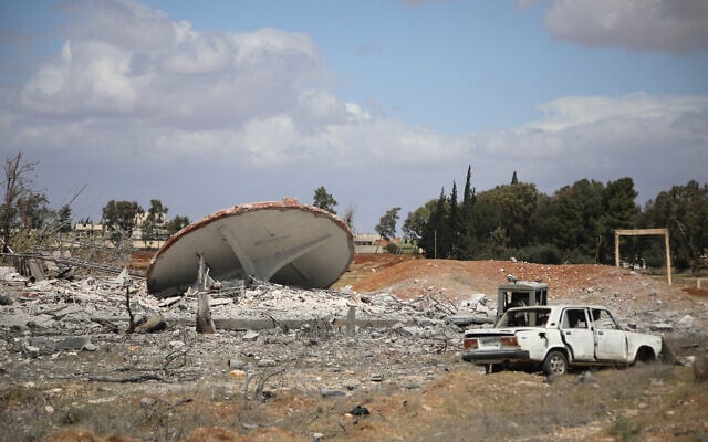 An antenna lies amidst debris at the scene of an Israeli strike in Syria's southern Hama governorate, on April 3, 2025. (Abdulaziz KETAZ / AFP) An antenna lies amidst debris at the scene of an Israeli strike in Syria's southern Hama governorate, on April 3, 2025. (Abdulaziz KETAZ / AFP)