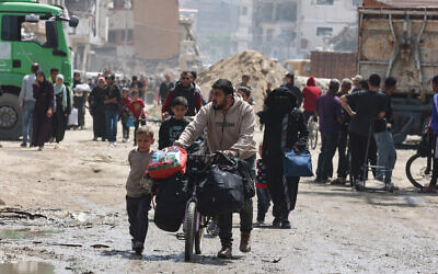 Palestinians transport their belongings as they flee Gaza City's suburb of Shejaiya following an evacuation order issued by the Israeli military on April 3, 2025. (Omar AL-QATTAA / AFP)