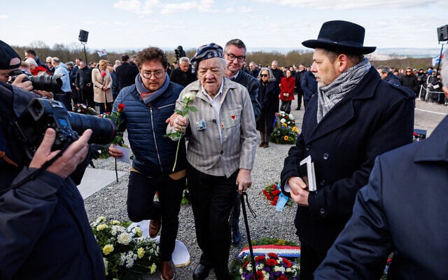 Holocaust survivor Alojzy Maciak (C) from Poland attends the commemoration ceremony to mark the 80th anniversary of the liberation of the Buchenwald Nazi concentration camp at the camp's memorial site in Buchenwald, near Weimar, eastern Germany, on April 6, 2025. (JENS SCHLUETER / AFP) Holocaust survivor Alojzy Maciak (C) from Poland attends the commemoration ceremony to mark the 80th anniversary of the liberation of the Buchenwald Nazi concentration camp at the camp's memorial site in Buchenwald, near Weimar, eastern Germany, on April 6, 2025. (JENS SCHLUETER / AFP)