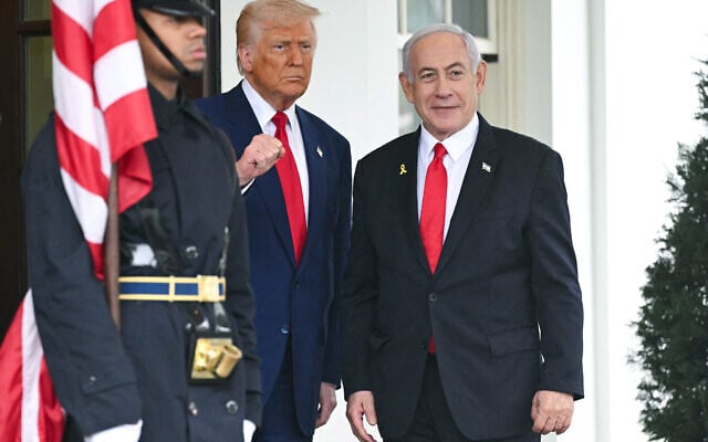 US President Donald Trump welcomes Prime Minister Benjamin Netanyahu to the White House in Washington, DC, on April 7, 2025. (SAUL LOEB / AFP) US President Donald Trump welcomes Prime Minister Benjamin Netanyahu to the White House in Washington, DC, on April 7, 2025. (SAUL LOEB / AFP)