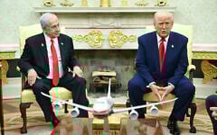 US President Donald Trump, right, meets with Israeli Prime Minister Benjamin Netanyahu in the Oval Office of the White House in Washington, DC, on April 7, 2025. (Saul Loeb / AFP)